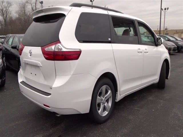 Toyota Sienna 2017 photo 36